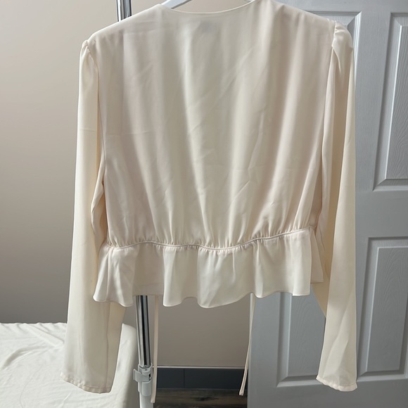Aritzia Sunday Best Medium Chiffon Tie Front Top - Picture 10 of 10